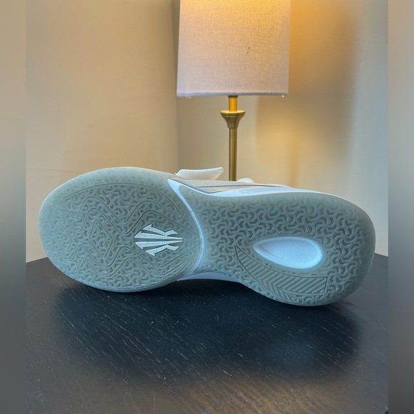 Anta Kai 1 - Size 15 - Triple White - Good Condition - w/box - Rare Size 🔥🔥🔥 - Picture 6 of 8